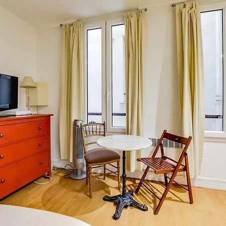 شقة Adorable Studio Au Coeur De - Louvres